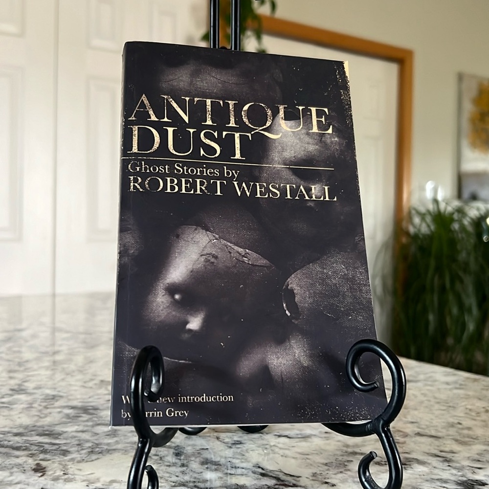 Antique Dust - Ghost Stories by Robert Westall